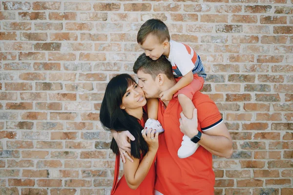 Beautiful family in red walking down the street and the Park — Stock Photo, Image