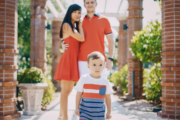 Beautiful family in red walking down the street and the Park — Stock Photo, Image
