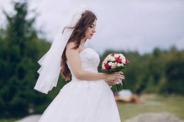 Gelin çiçekleri ile