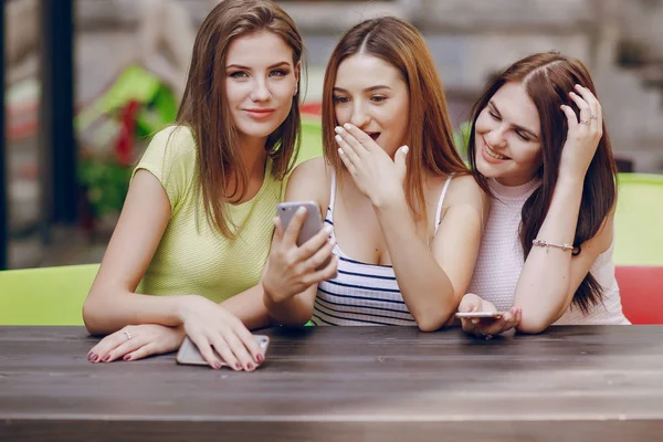 Beautiful girls on the street — Stock Photo, Image