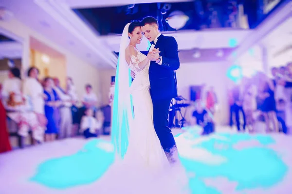 First wedding dance — Stock Photo, Image