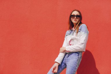 Sokakta genç modeli