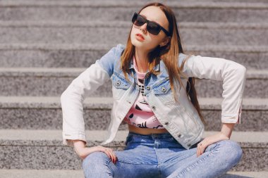 Sokakta genç modeli