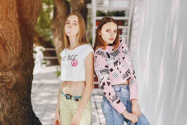 Sokakta genç modeli