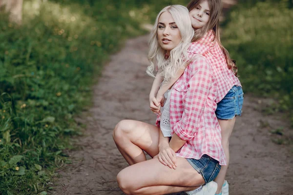 Young family mother and daughter — Stock Photo, Image