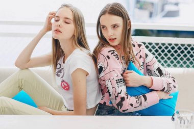 Sokakta genç modeli