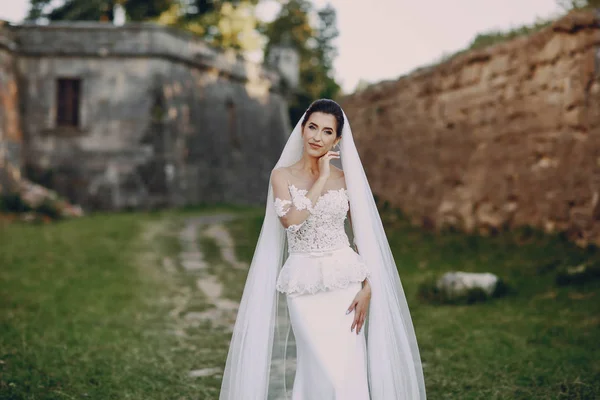 Bride in white dress — Stock Photo, Image