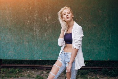 şık kız sarışın