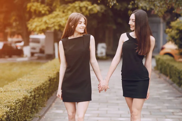 Duas meninas bonitas — Fotografia de Stock