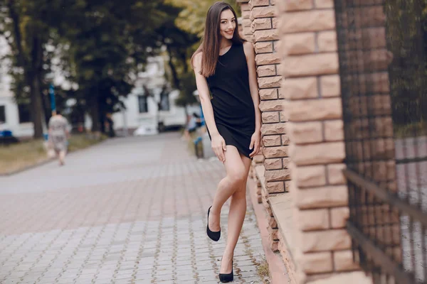Beautiful girl on the street — Stock Photo, Image
