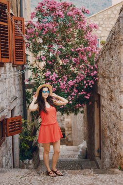 güzel esmer açık havada