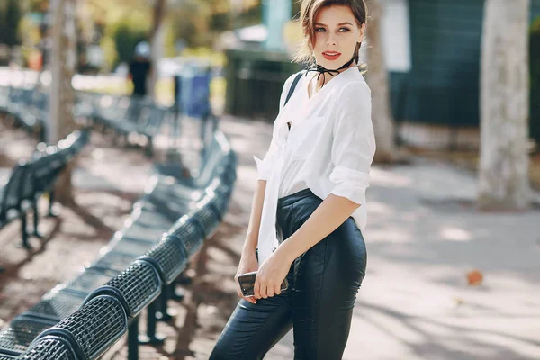 Hermosa chica en la calle —  Fotos de Stock