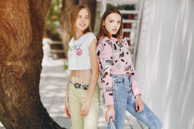 Sokakta genç modeli