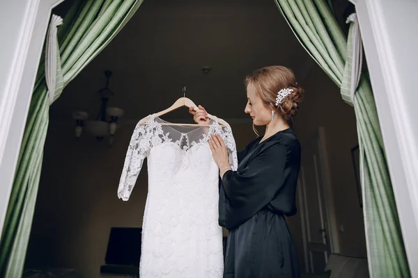 Novias en la puerta — Foto de Stock