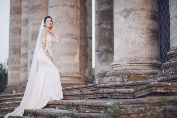 Novia vestida de blanco — Stockfoto