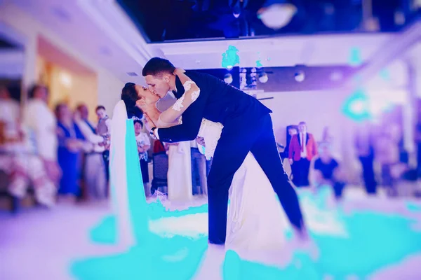 Eerste huwelijk dans — Stockfoto