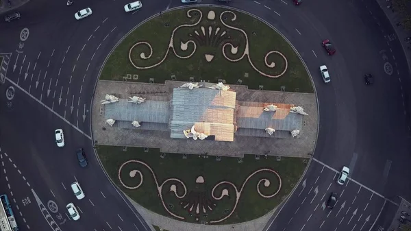 Akşam Madrid manzaralı bir ev ve yol üzerinde uçmak