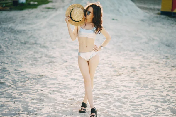 Ragazza sulla spiaggia — Foto Stock