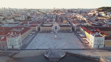 Rua Augusta ile ünlü Augusta Arch Lizbon, Portekiz
