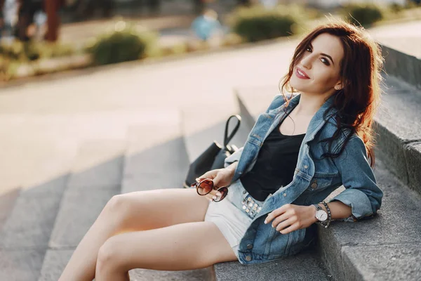 Chica en gafas de sol — Foto de Stock