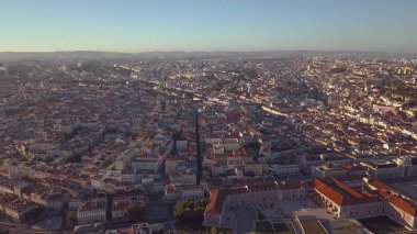 Gökyüzü görünümü Lizbon büyüleyici şehir ve onun downtow