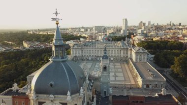 Madrid Kraliyet Sarayı