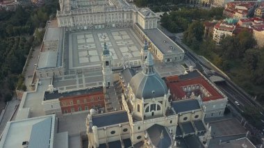 Madrid Kraliyet Sarayı