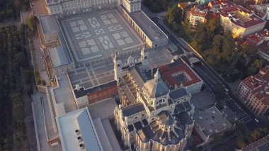 Madrid Kraliyet Sarayı