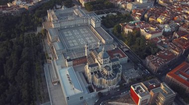 Madrid Kraliyet Sarayı