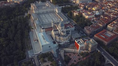 Madrid Kraliyet Sarayı