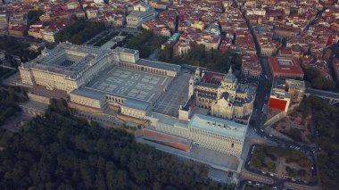 Madrid Kraliyet Sarayı