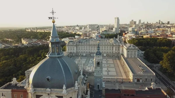 Madrid Kraliyet Sarayı