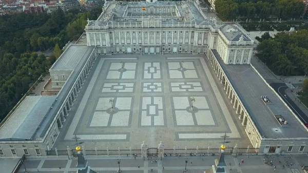 Madrid Kraliyet Sarayı