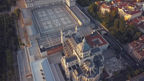 Madrid Kraliyet Sarayı