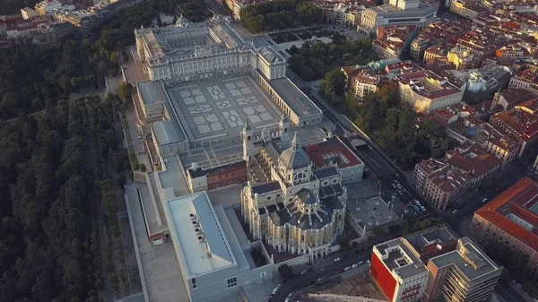 Madrid Kraliyet Sarayı