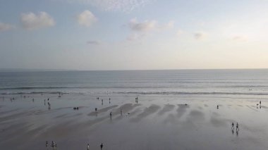 Baloda plaja gökten büyük sayısı