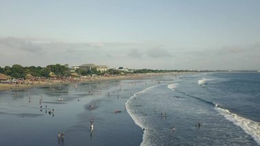 Baloda plaja gökten büyük sayısı