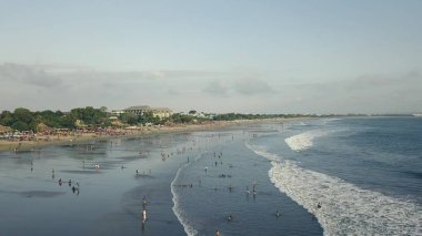 Baloda plaja gökten büyük sayısı