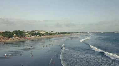 Baloda plaja gökten büyük sayısı