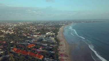 Baloda plaja gökten büyük sayısı