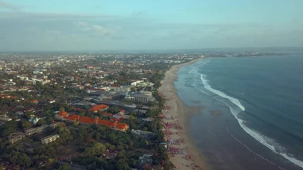 Baloda plaja gökten büyük sayısı