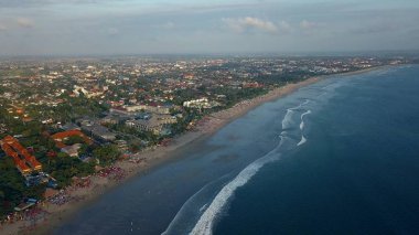 Baloda plaja gökten büyük sayısı