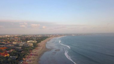 Baloda plaja gökten büyük sayısı