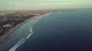 Baloda plaja gökten büyük sayısı