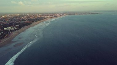 Baloda plaja gökten büyük sayısı