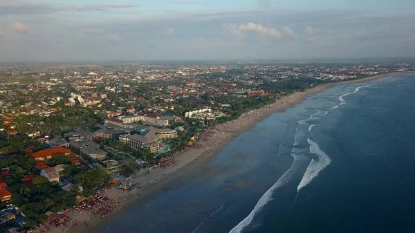 Baloda plaja gökten büyük sayısı