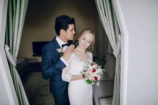 ドアの花嫁 — ストック写真