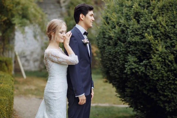 Bride and groom — Stock Photo, Image