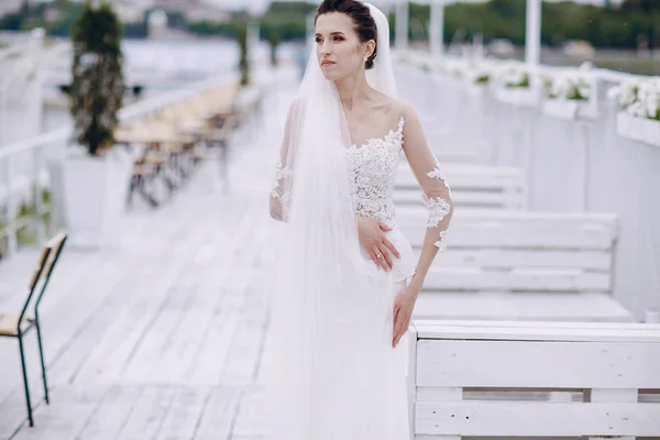 白いドレスの花嫁 — ストック写真
