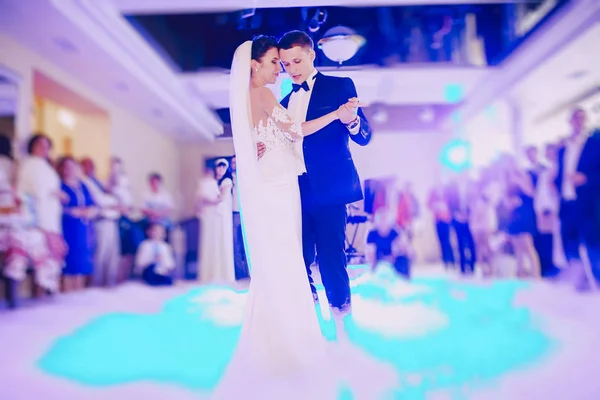 First wedding dance — Stock Photo, Image